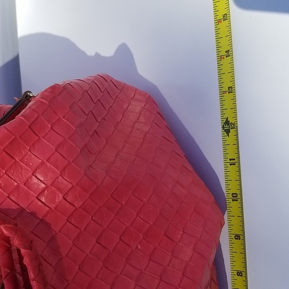 Simply Vera Coral Woven Leather Handbag - Picture 8 of 10